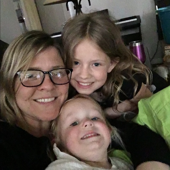 Meet your Posher, Michaelia - Picture 4 of 4